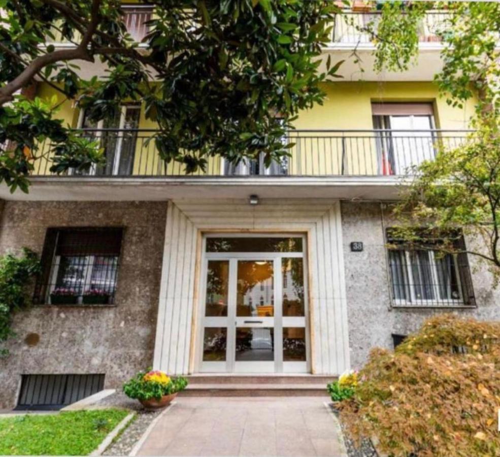 Elegante Appartamento In Zona Tortona-Solari Milán Exterior foto